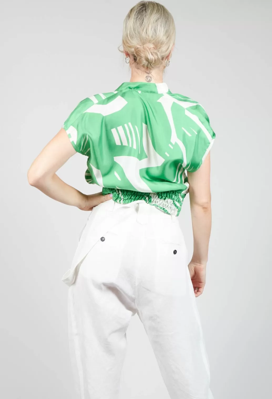 Shirts & Blouses^Beatrice B Capped Sleeve Silk Blouse In Green Macro Print