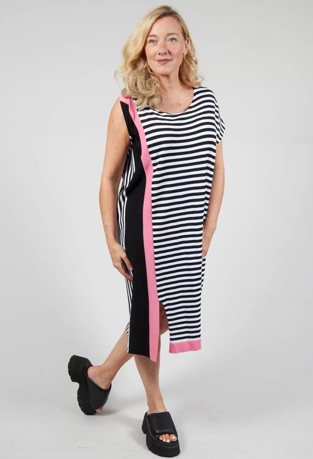 Knitwear^Crea Concept Colour Block Jumper Dress In Black And Pink Stripe