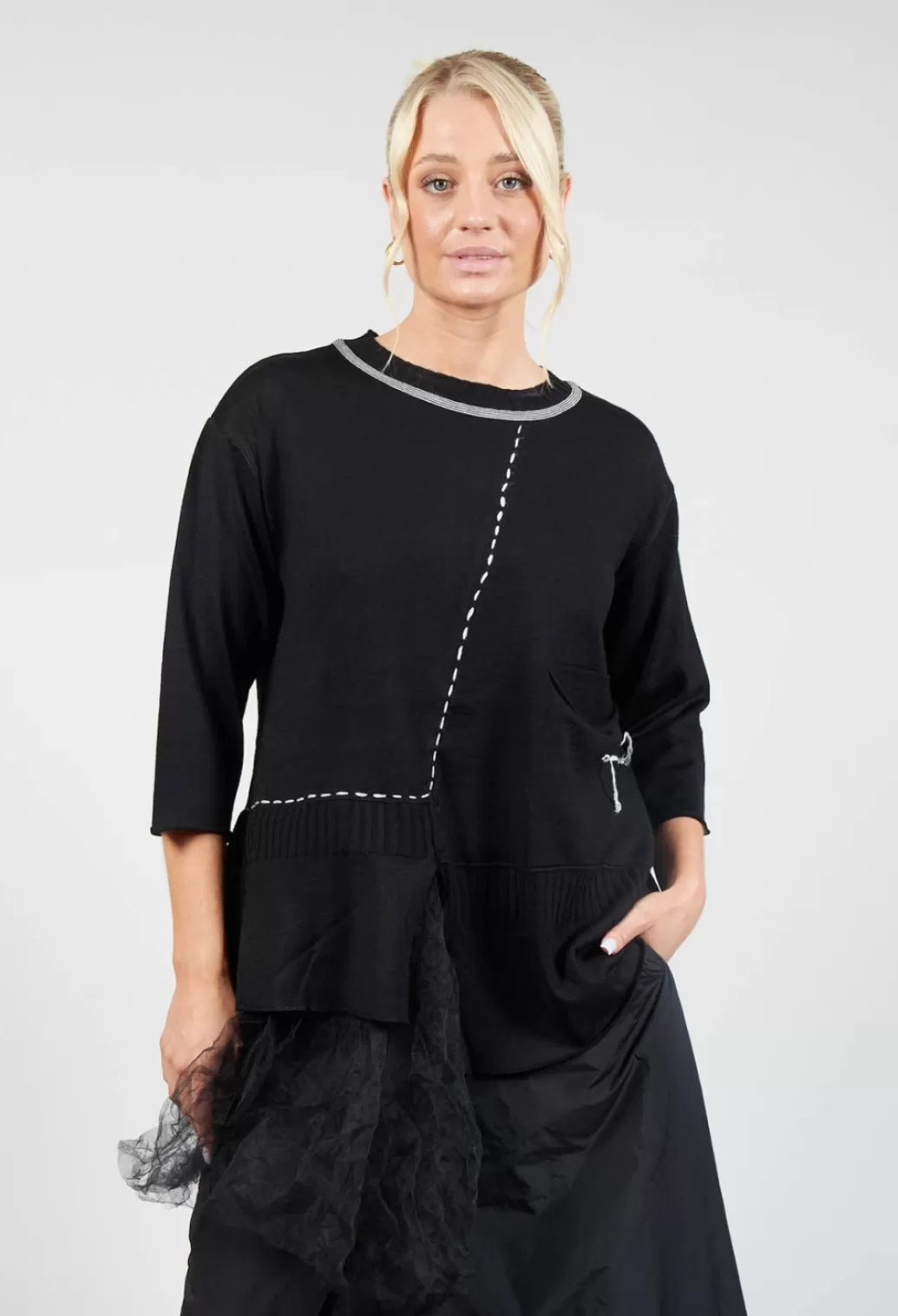 Jumpers^Bize Crew Neck Jumper With Netting Detail In Black