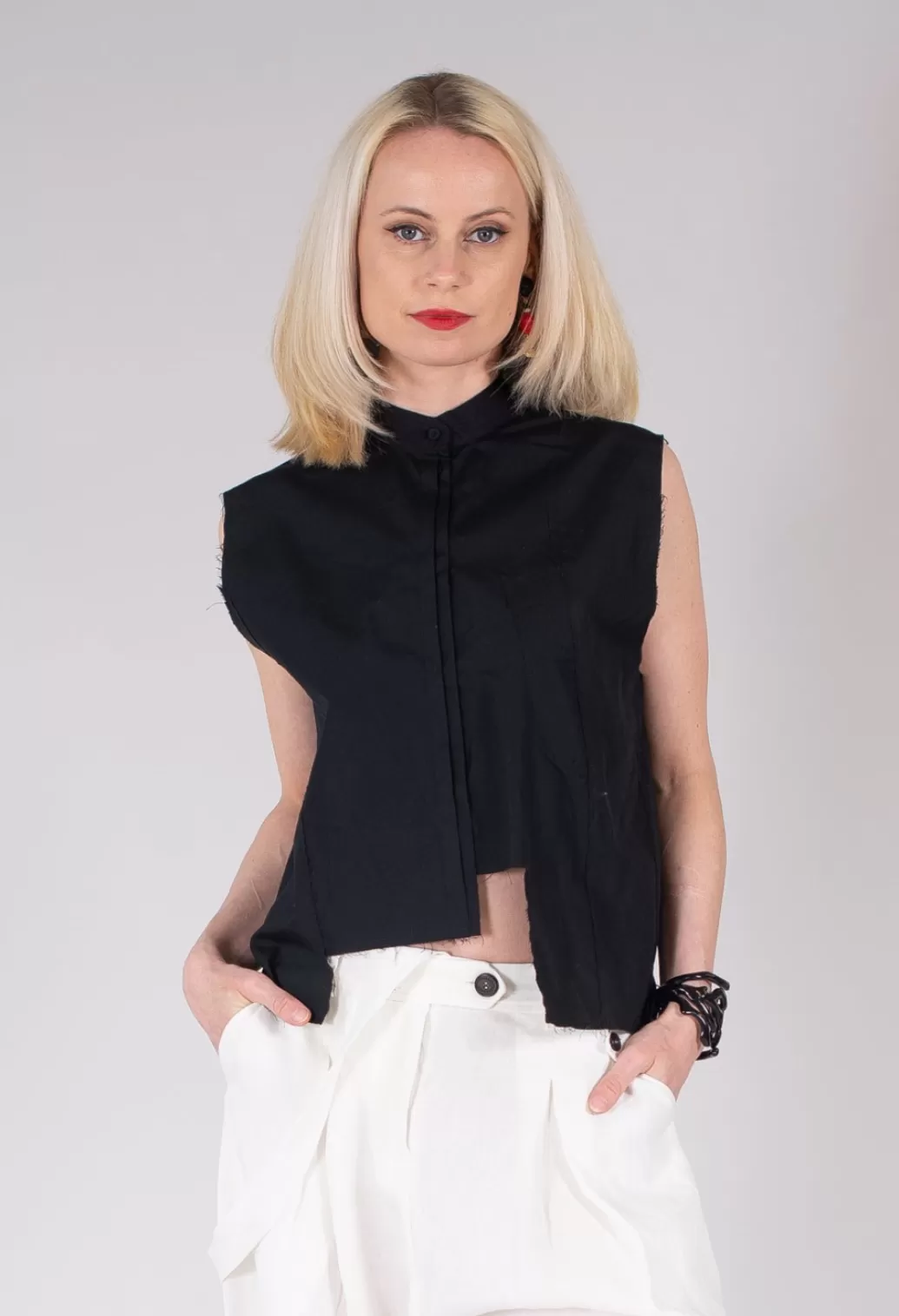 Shirts & Blouses^Isabel Benenato High Collar Sleeveless Shirt In Black