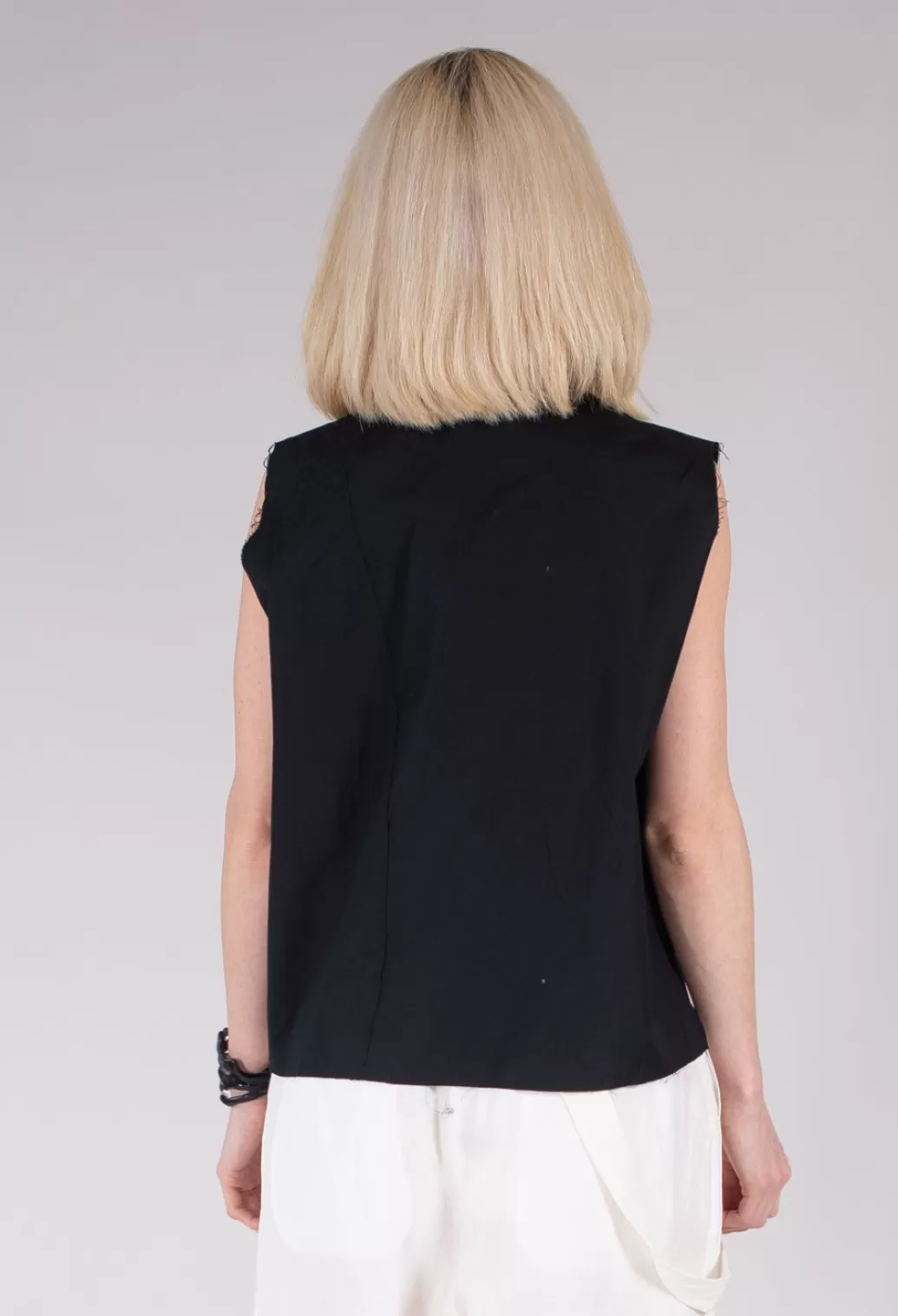 Shirts & Blouses^Isabel Benenato High Collar Sleeveless Shirt In Black