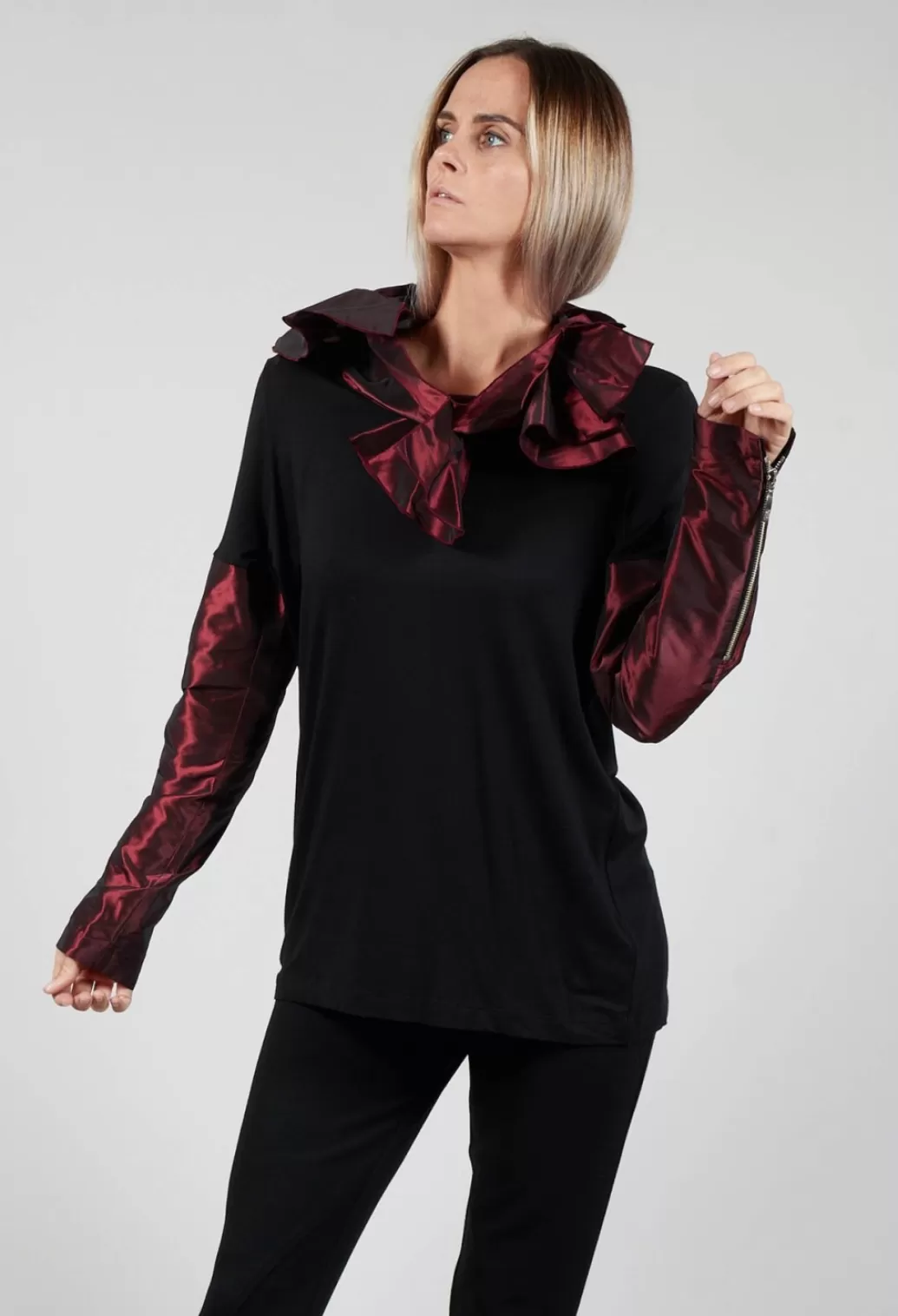 Shirts & Blouses^Xenia Design Jersey Top With Contrasting Sleeves And Neck In Black And Burgundy