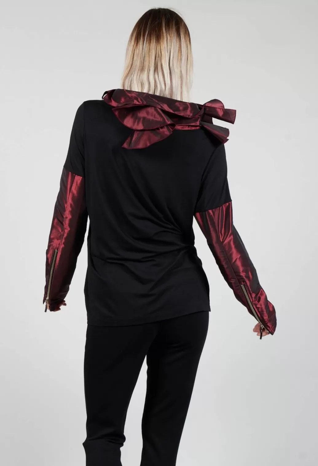 Shirts & Blouses^Xenia Design Jersey Top With Contrasting Sleeves And Neck In Black And Burgundy