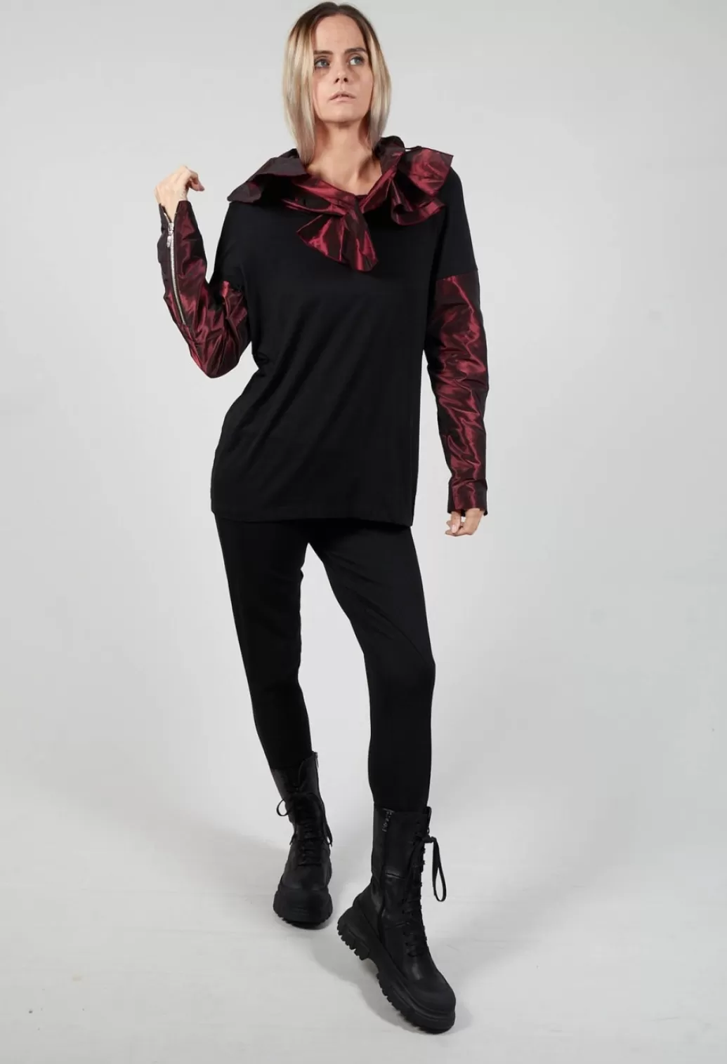 Shirts & Blouses^Xenia Design Jersey Top With Contrasting Sleeves And Neck In Black And Burgundy