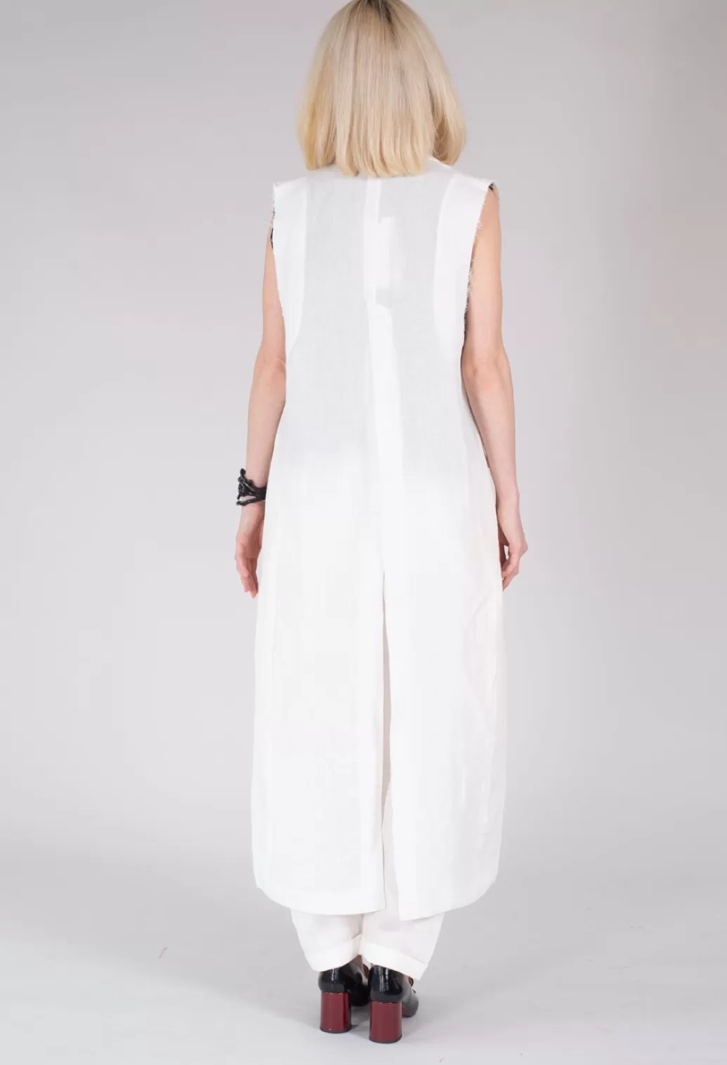 Jackets^Isabel Benenato Longline Linen Waistcoat In White