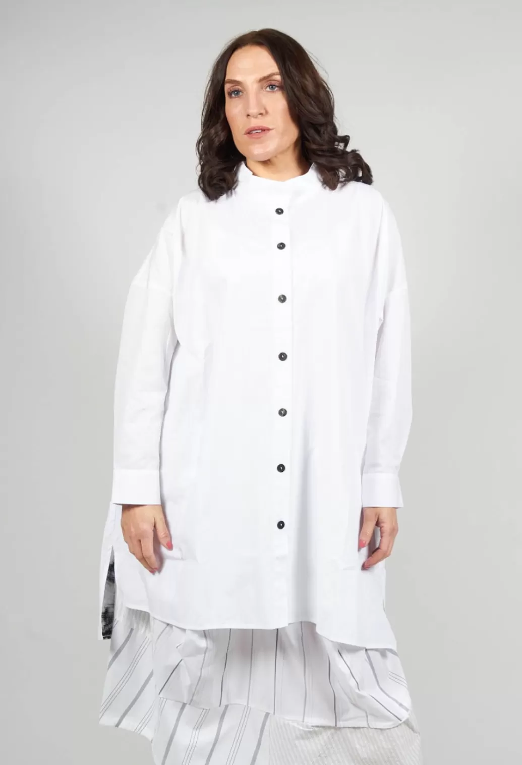 Shirts & Blouses^Moyuru Longline Shirt With Print At Hemline In White And Black