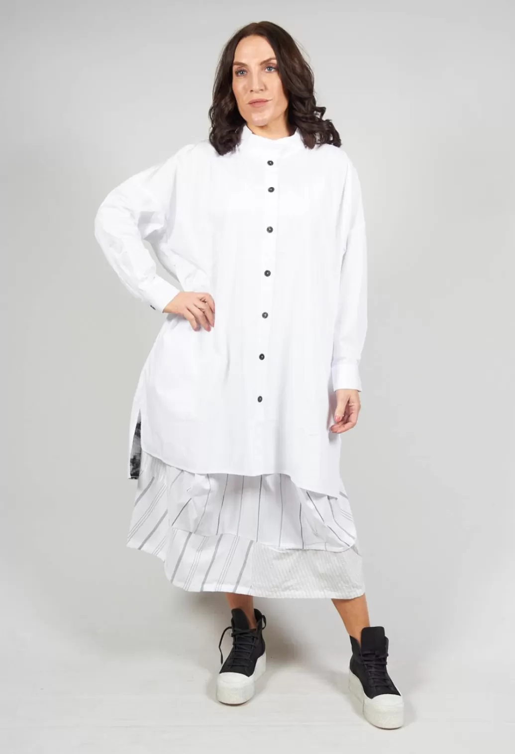 Shirts & Blouses^Moyuru Longline Shirt With Print At Hemline In White And Black