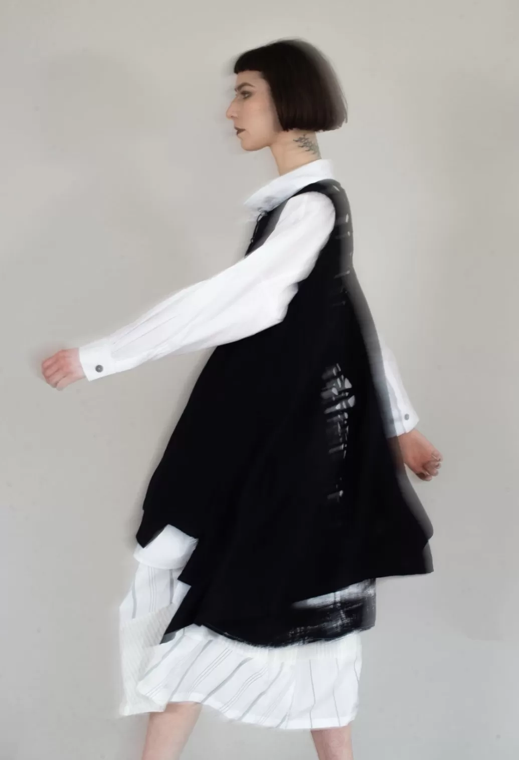 Shirts & Blouses^Moyuru Longline Shirt With Print At Hemline In White And Black