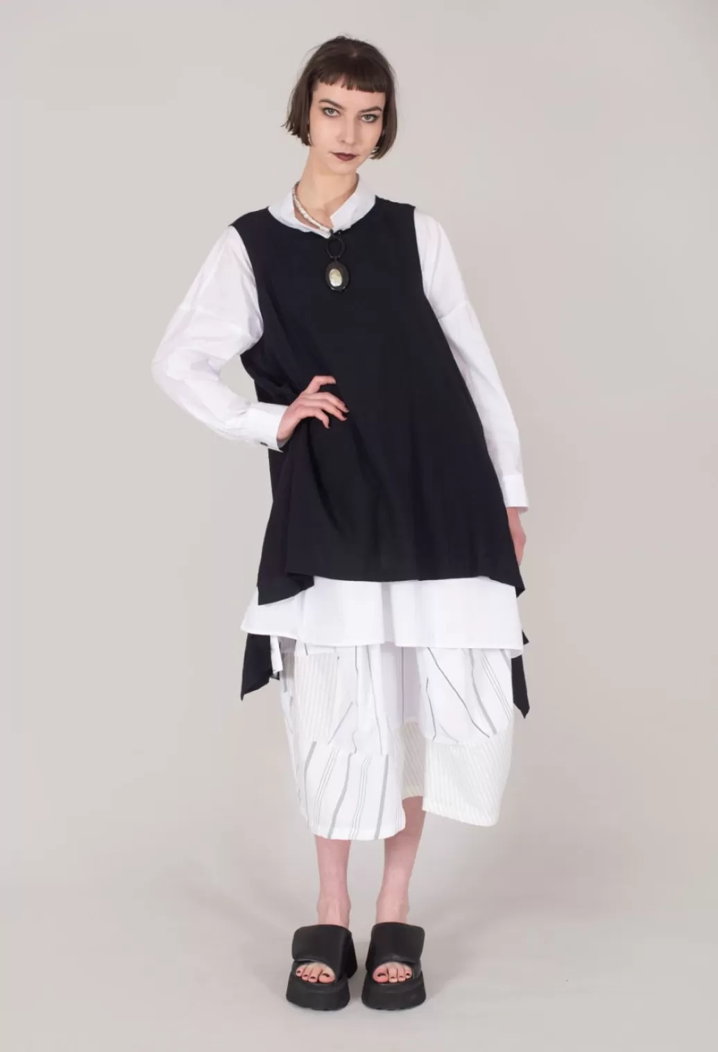 Shirts & Blouses^Moyuru Longline Shirt With Print At Hemline In White And Black