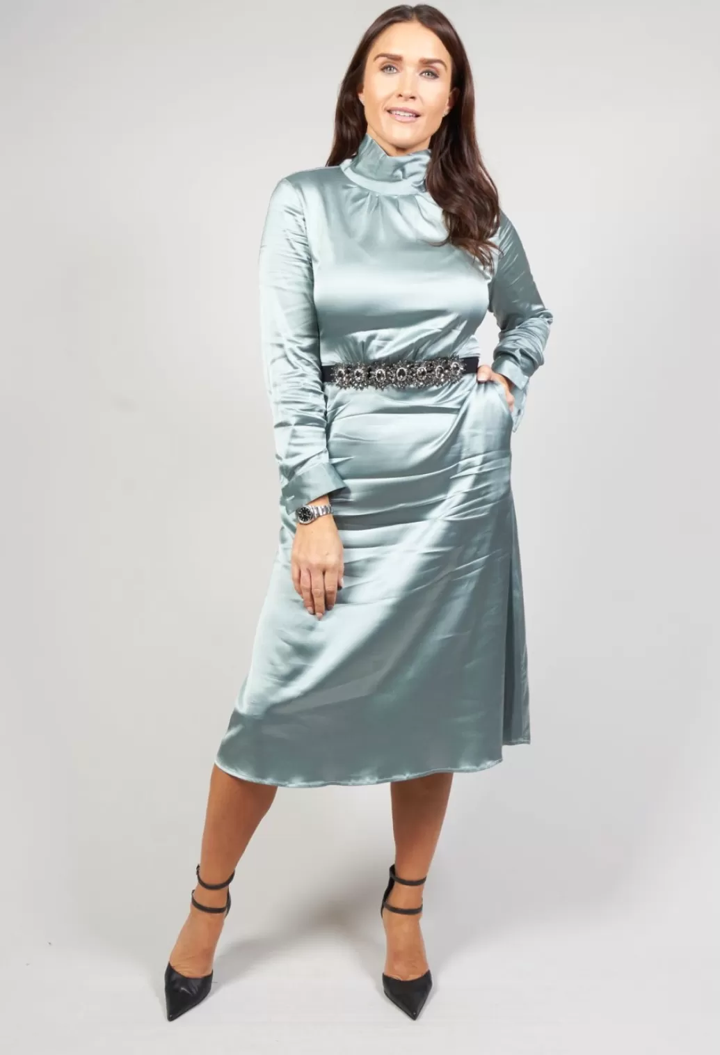 Dresses^Niù Neck Banda Dress With Pintuck Gathers At Front In Water