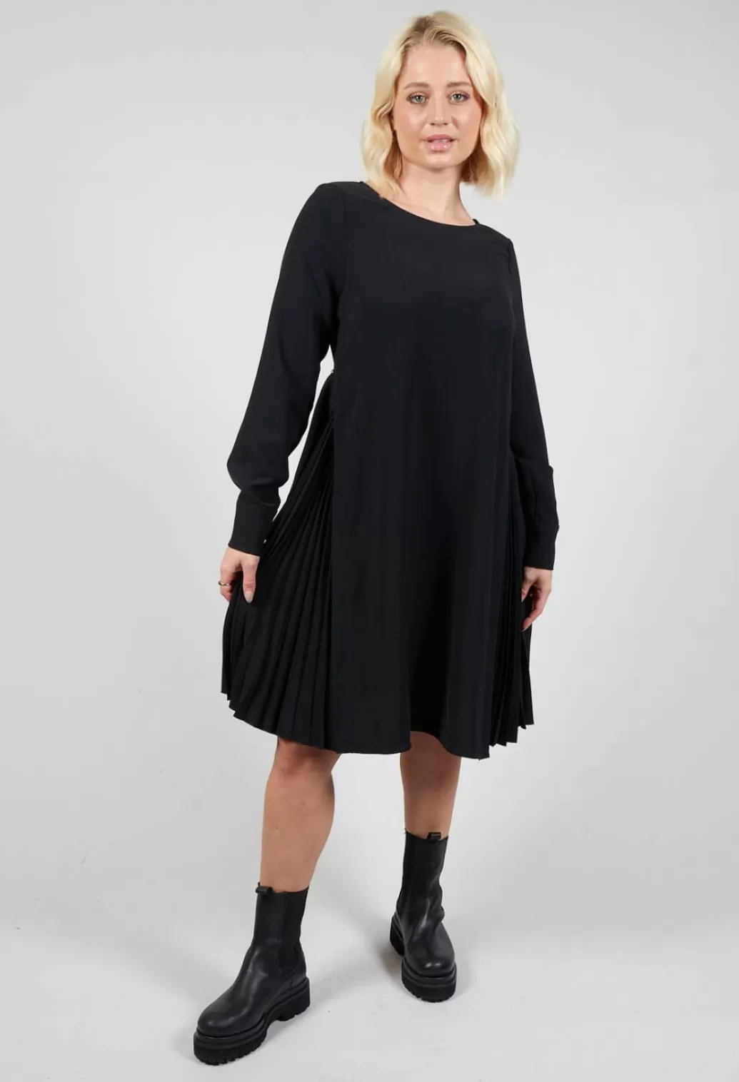 Dresses^Beatrice B Pleated Shift Dress In Black