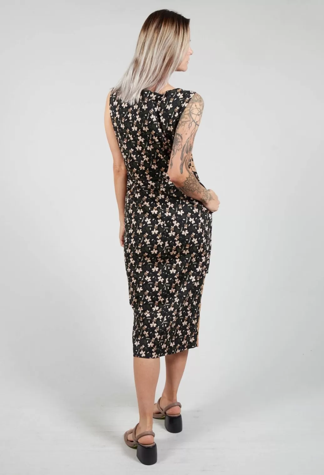 Dresses^IXOS Sleeveless Structured High Neck Dress With Print In Nero / Biscotto