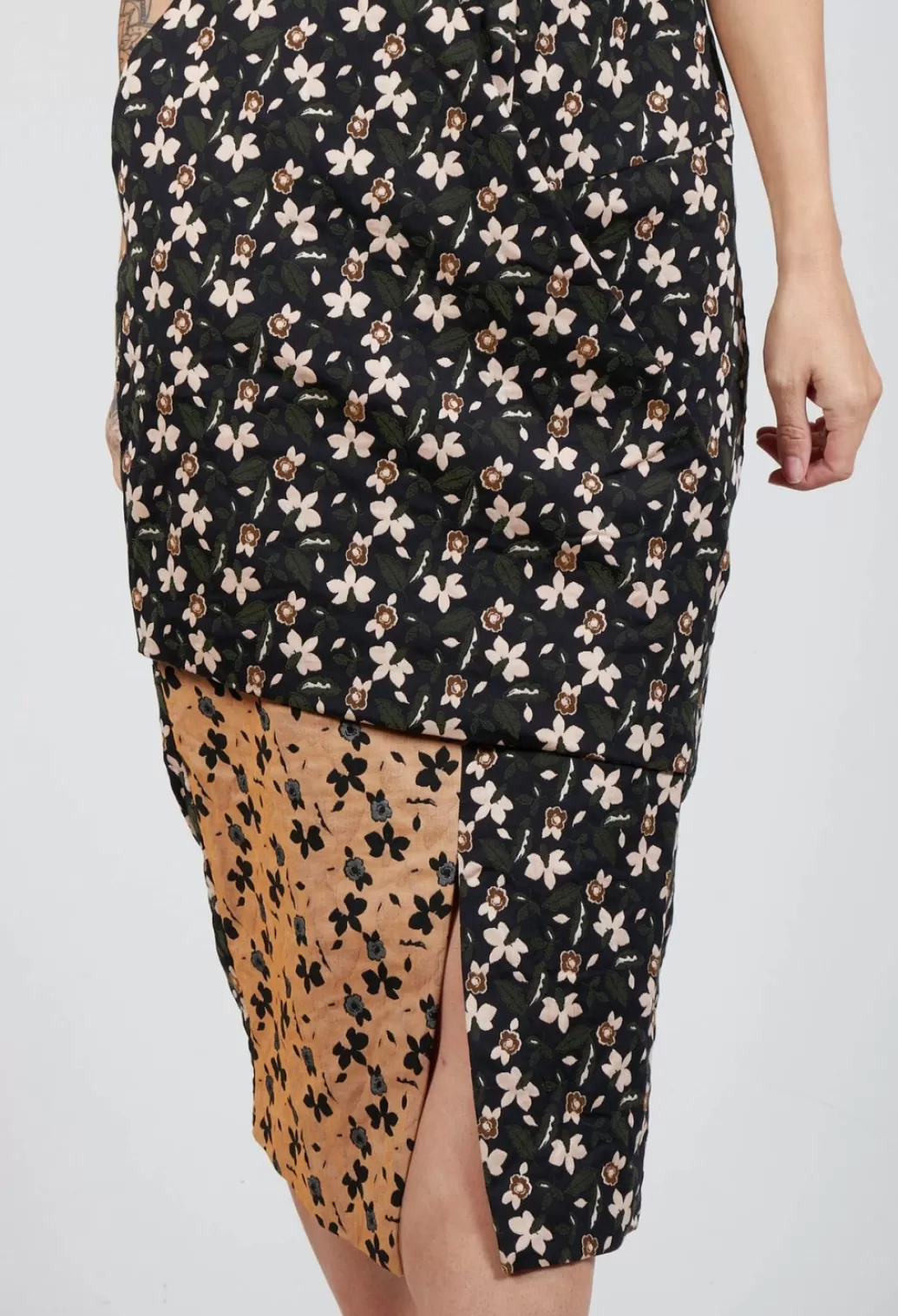 Dresses^IXOS Sleeveless Structured High Neck Dress With Print In Nero / Biscotto