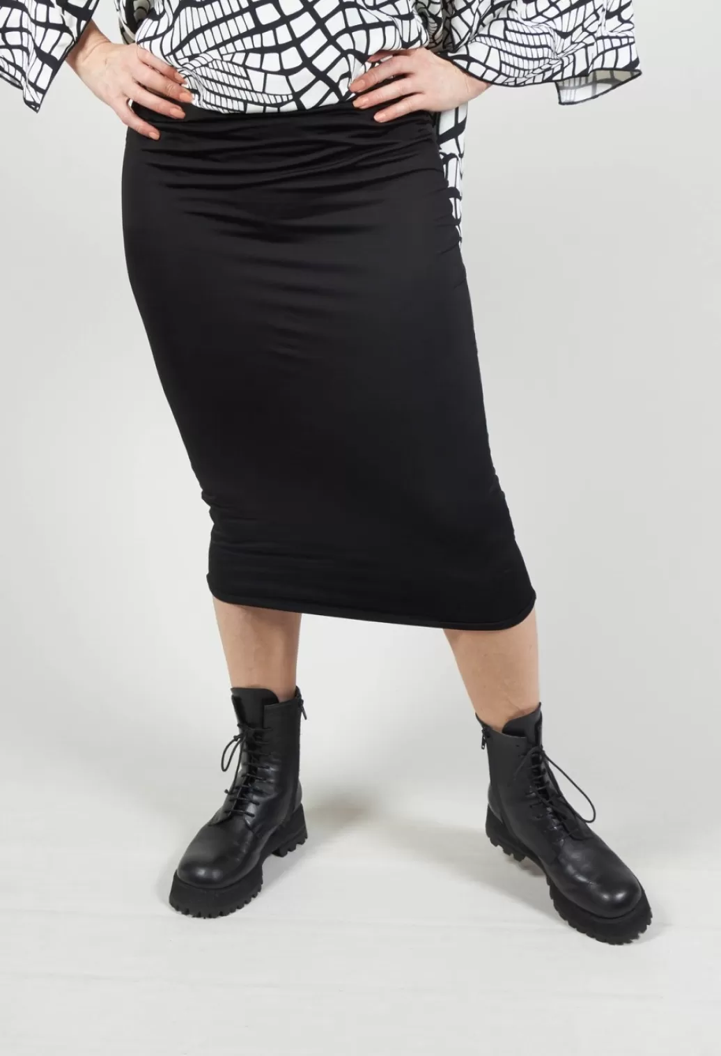 Skirts^Xenia Design Stretch Midi Skirt In Black