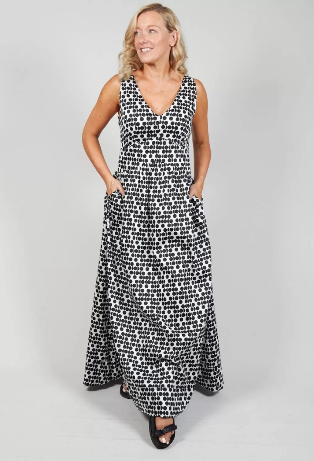 Dresses^Beatrice B V Neck Maxi Dress With Spot Print In Black