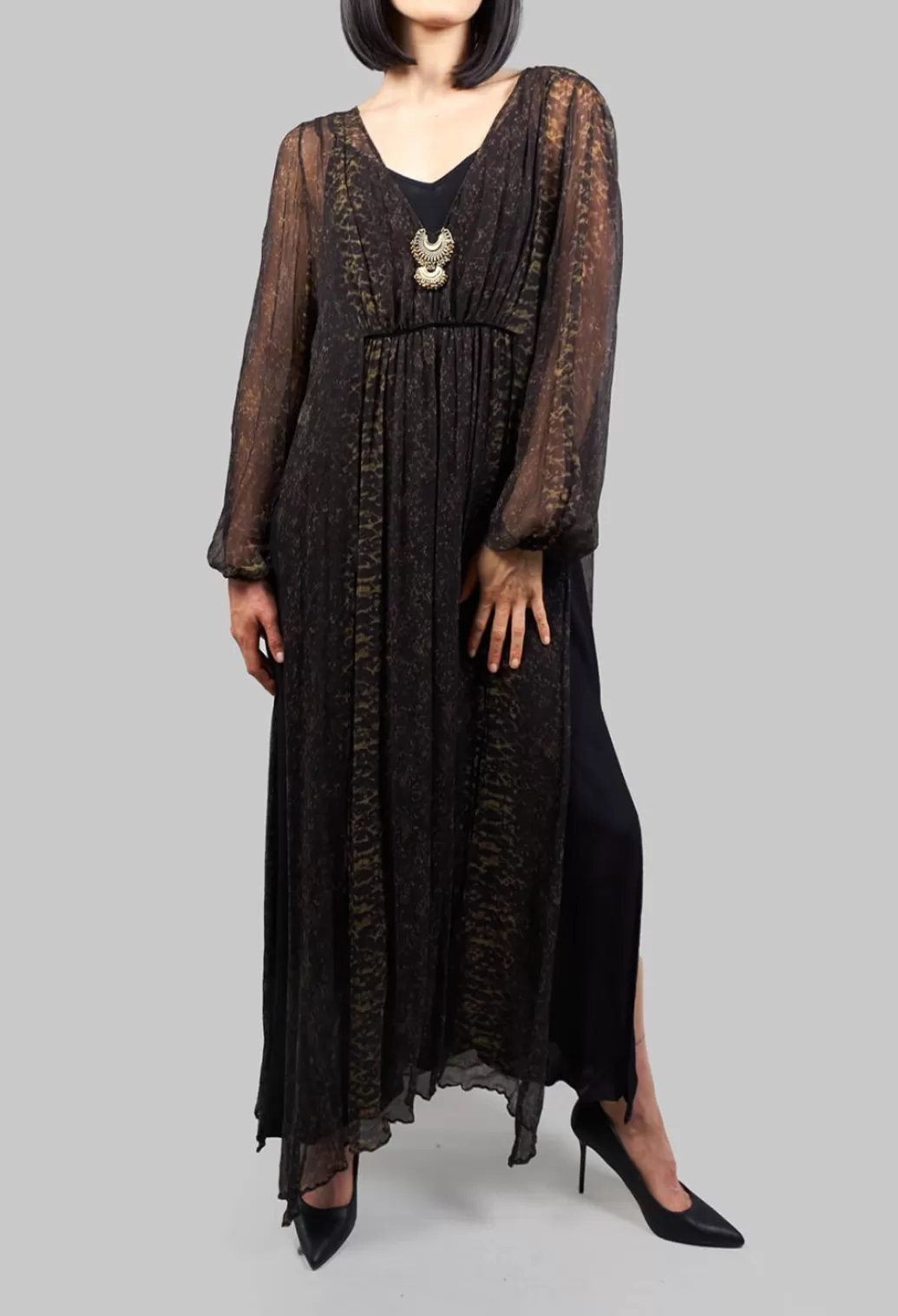 Dresses^T.ba Vestido Maxi Dress In Black Print With Gold Metal Embellishment