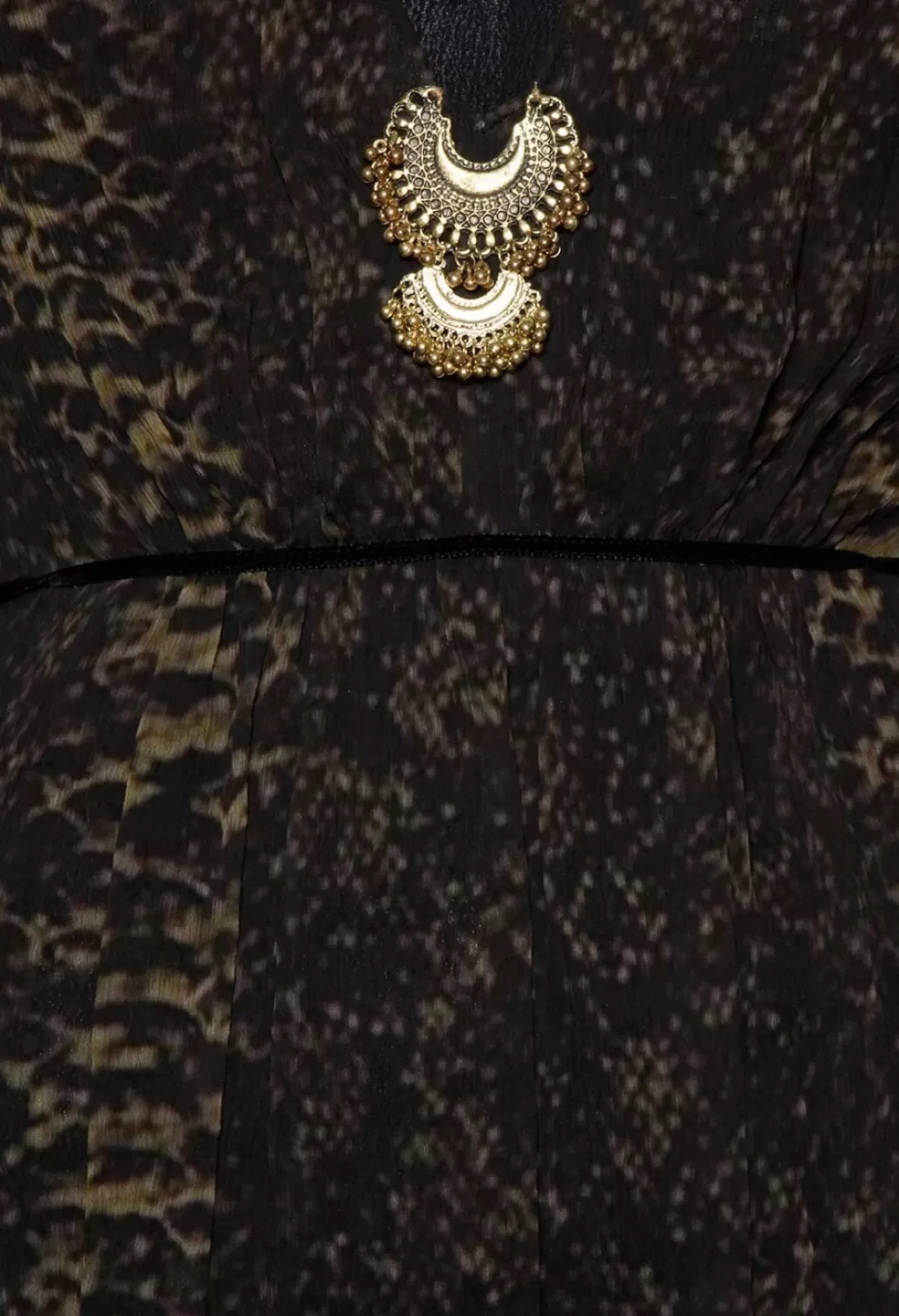 Dresses^T.ba Vestido Maxi Dress In Black Print With Gold Metal Embellishment